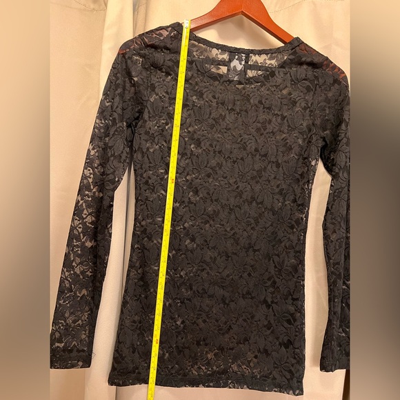 How Cute! Made in USA Women’s Lace Crew neck Top size medium color black EUC - Picture 2 of 7
